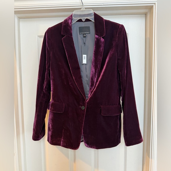 Banana Republic Jackets & Blazers - Banana Republic Velvet Blazer in Deep Plum